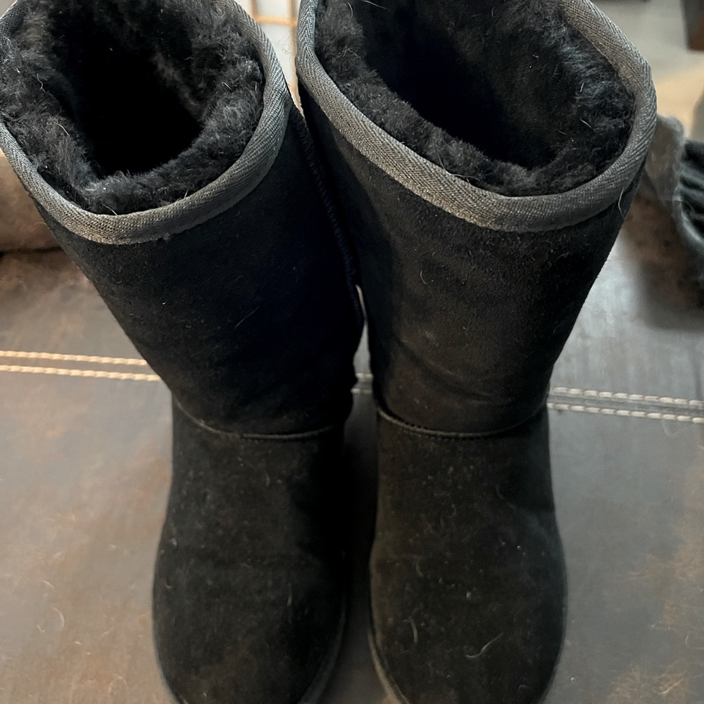 Faux fur lined boots